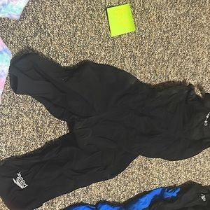 27 Long Black closed back kneeskin